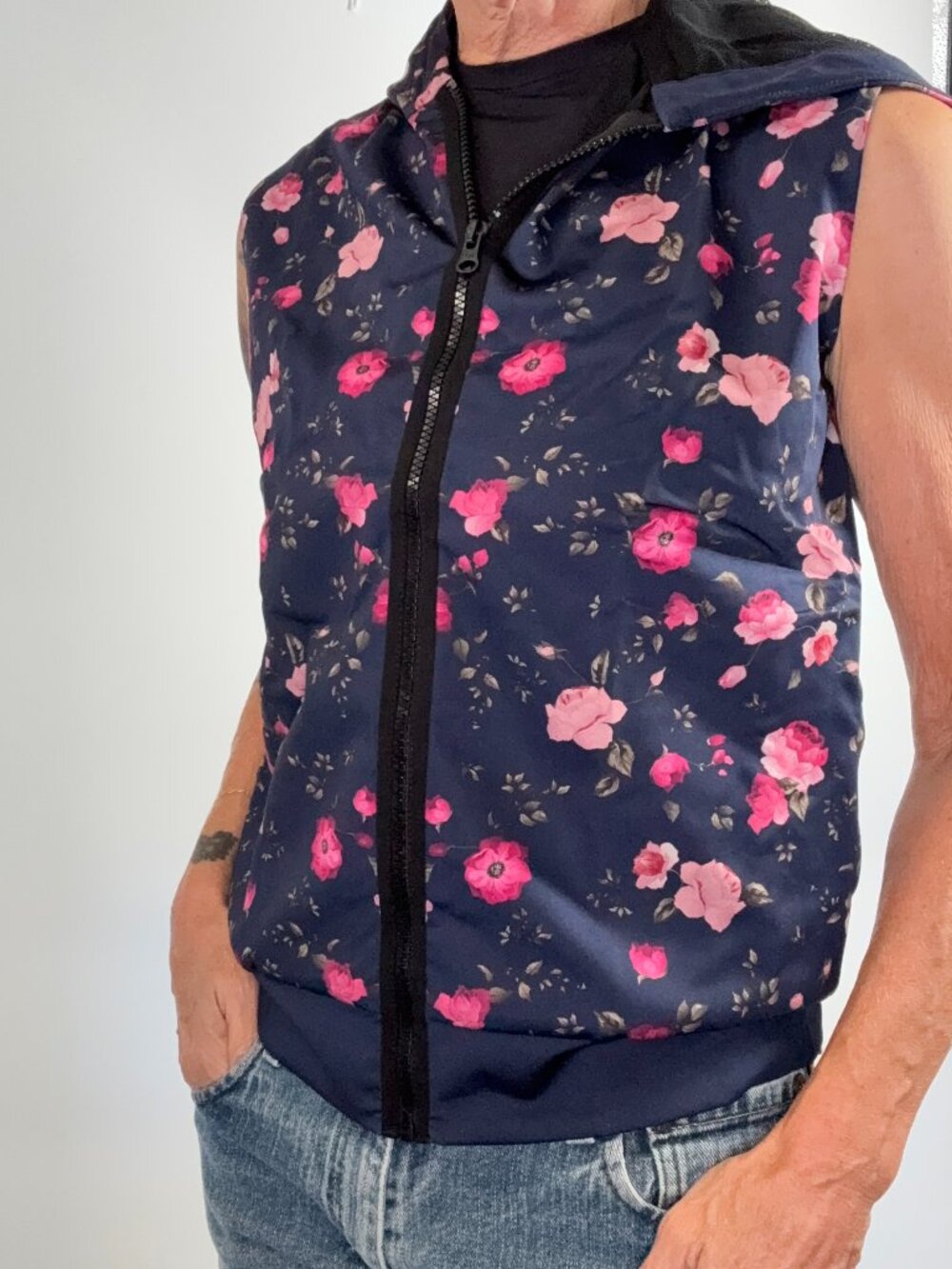 ✨ NWT Ultracor sleeveless blue floral zip-up hooded jacket ✨ S